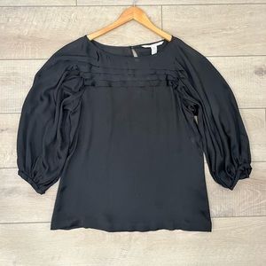 GUC:DIANE VON FURSTENBURG 100% silk black balloon 3/4 sleeve tiered blouse 6